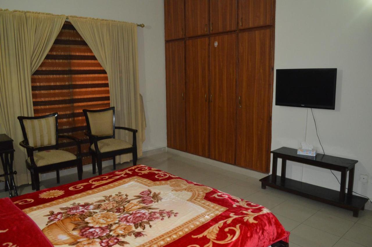 Royal Manor F-10 Bed & Breakfast Islamabad Exterior foto