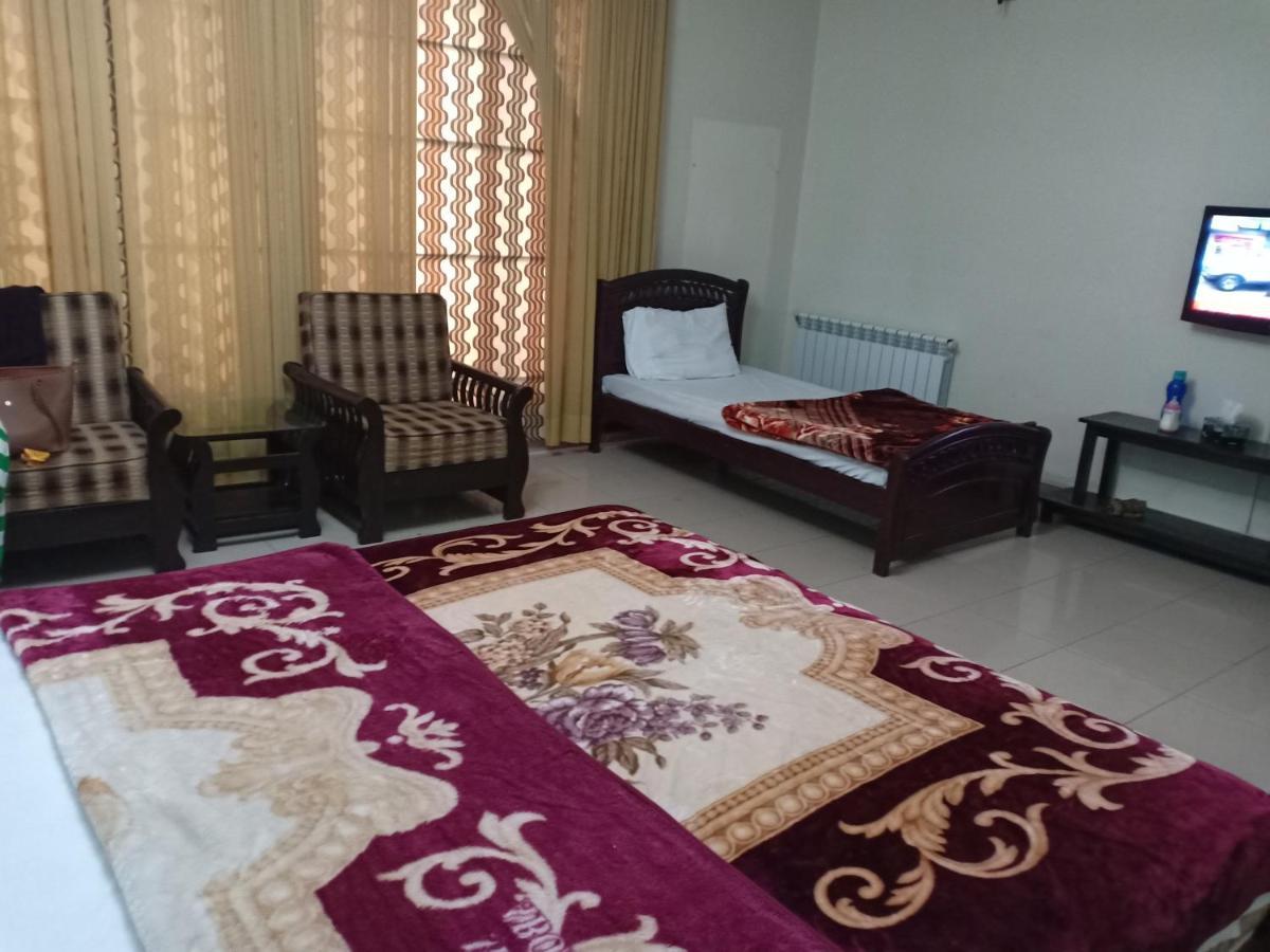 Royal Manor F-10 Bed & Breakfast Islamabad Exterior foto