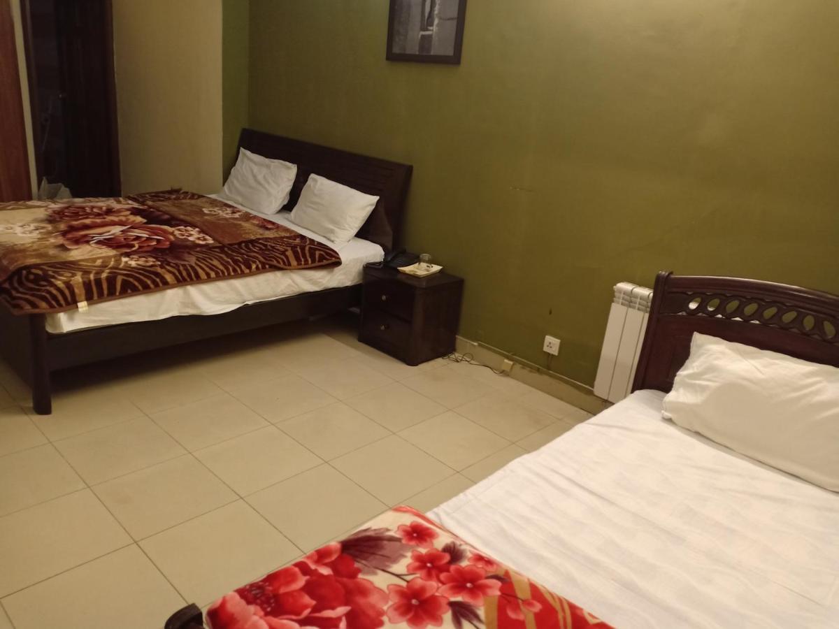 Royal Manor F-10 Bed & Breakfast Islamabad Exterior foto